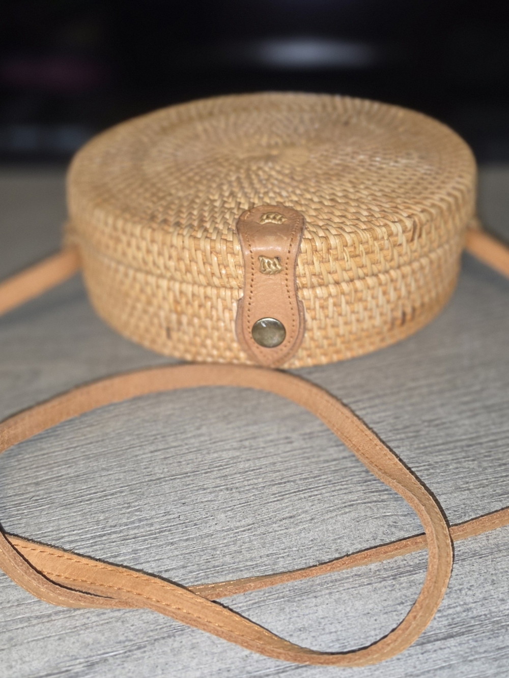 Round Woven Straw Crossbody Bag in Natural Tan